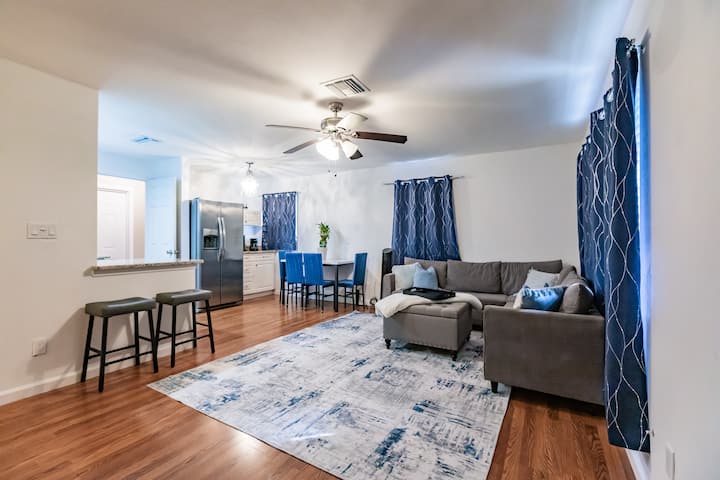 Cute Three Bedroom Home - Cypress Lake, FL