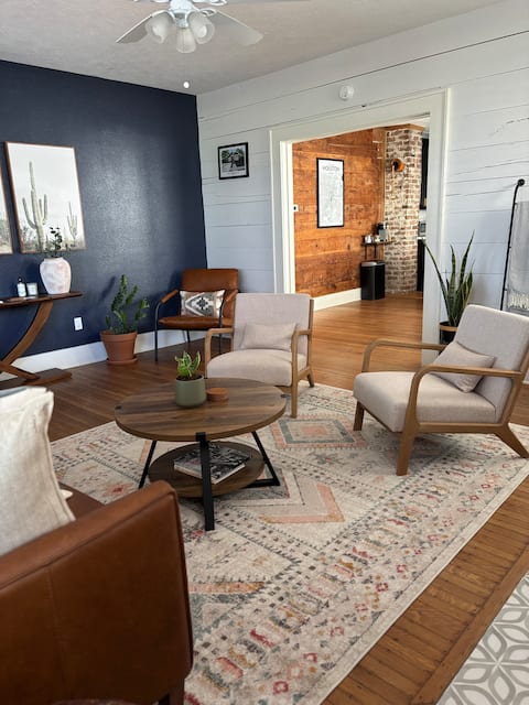 Successful Airbnb property: Entire Home | Hot Tub, BBQ, Fire Pit, Private Yard in Midtown