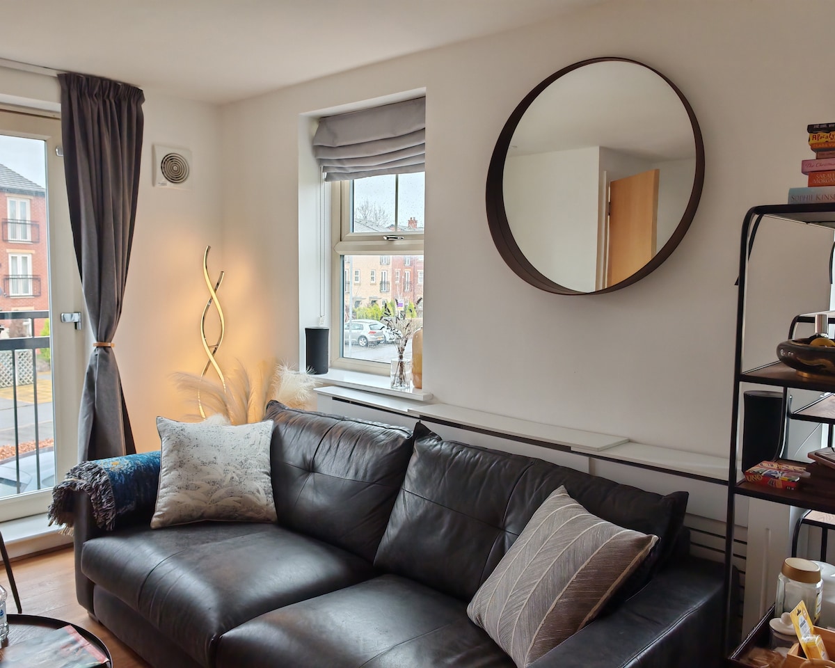 Top performing Airbnb: Stylish 2-Bed Home Leeds City Location & Parking in Morley
