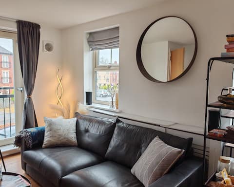 Top performing Airbnb: Stylish 2-Bed Home Leeds City Location & Parking in Morley
