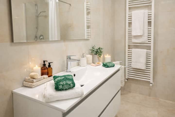 Steps From Santa Croce- Spacious With 2 Bathrooms - Florence