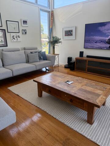 Luxury with ocean and bush views gallery image 2