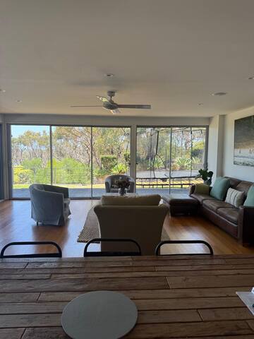 Luxury with ocean and bush views gallery image 3