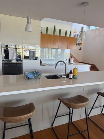 Luxury with ocean and bush views gallery image 5