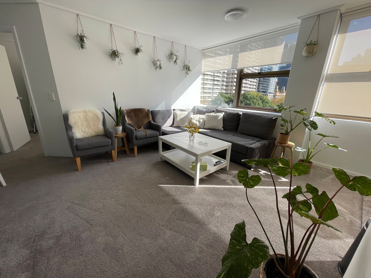 Top performing Airbnb: Hyde Park Tree-Top Views in Darlinghurst
