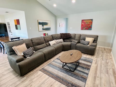 3 bed 2 bath - * Pool Unavailable 4/4-4/19*