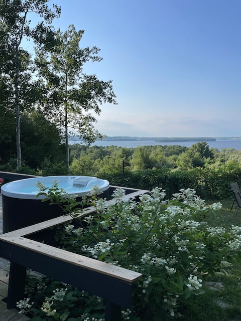Oriole Ridge Retreat, Hot Tub, King Suite