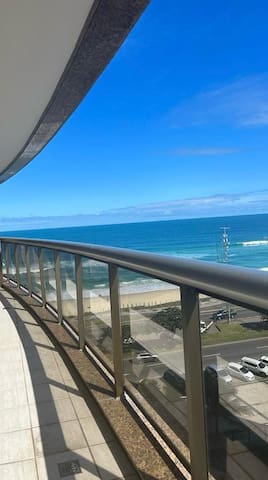 Belíssimo 2 quartos, vista mar, pé na areia-Barra