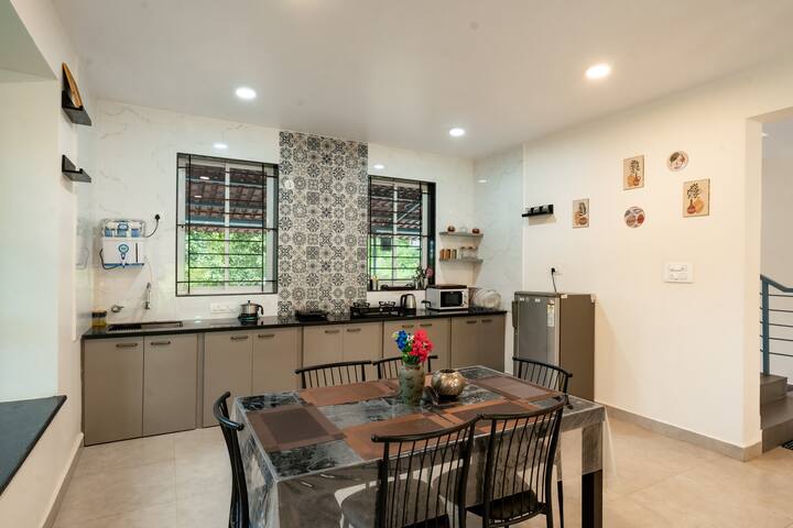 Full kitchen image 2