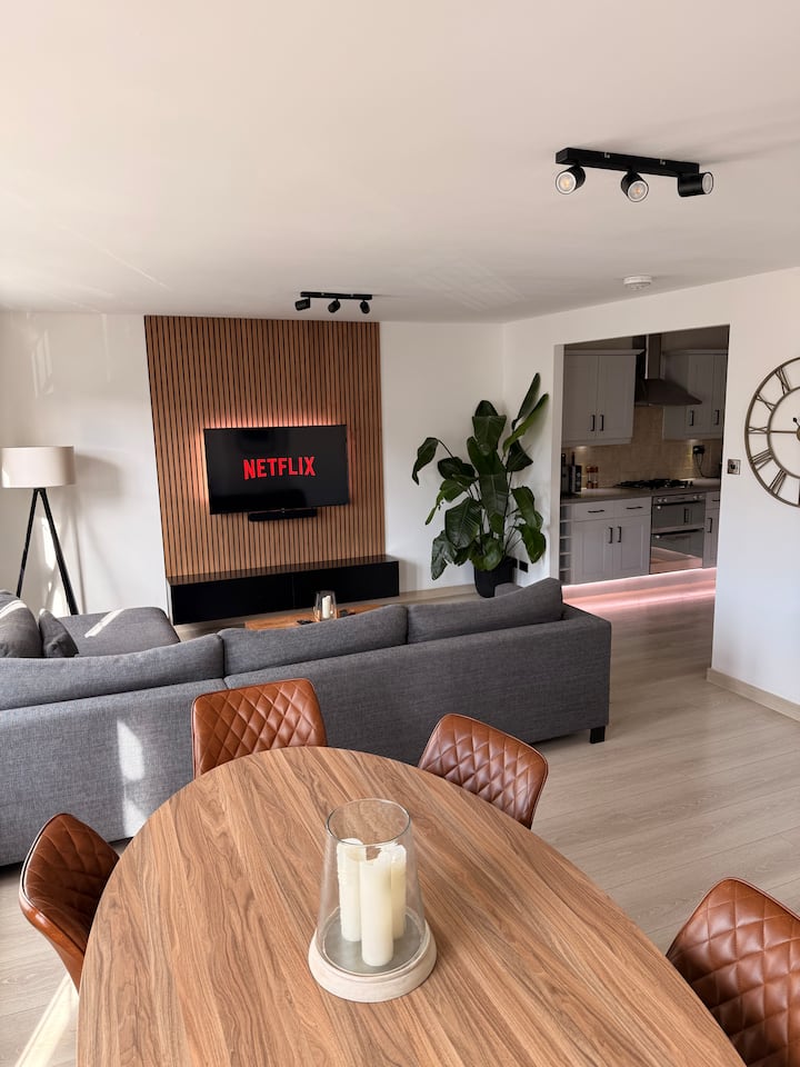 Modern City Centre Flat - Edinburgh, UK