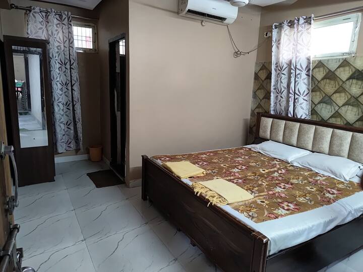 Shri Gopal Garden 2 Double Bed-room (8 People) - Mathura