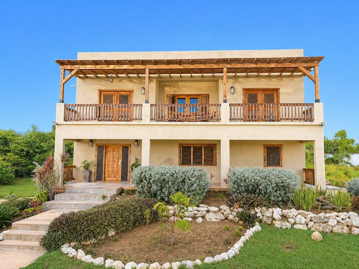 Private Villa | Staffed | 3min Walk To Beach | Ac