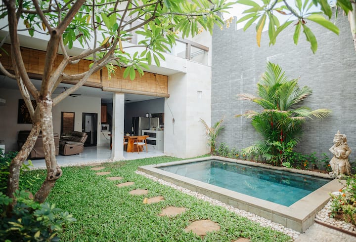 Tranquil Oasis:3-bed Villa Lora Sanur - Sanur
