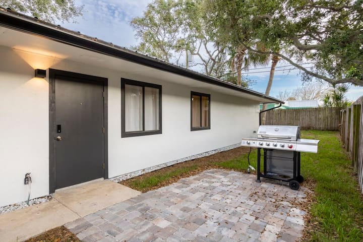 Coastal Oasis - Unique 2br Beach Bungalow - Cape Canaveral, FL