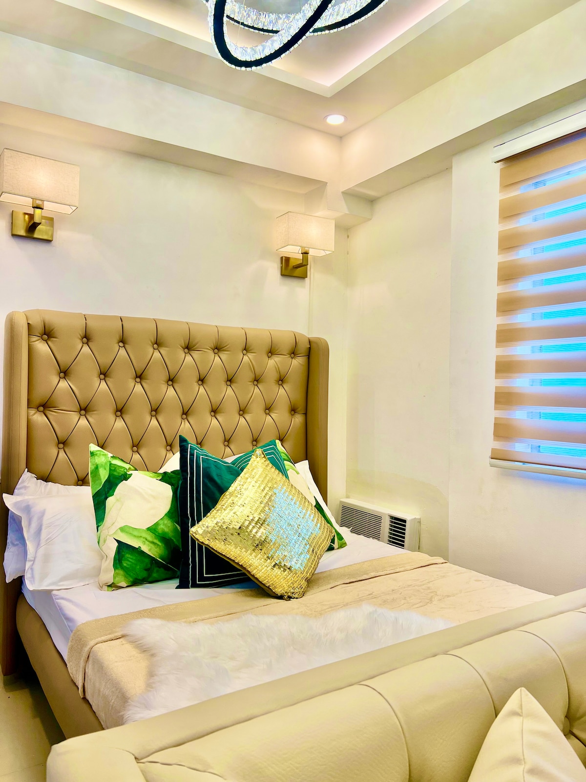 Condo Near Airport Okada MOA w/ 60 inch smart TV Apartments for Rent