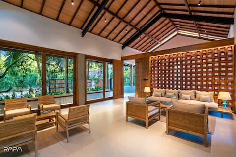 5 Bed Villa ~ B'Tub ~ Movie Room ~ Starlink WiFi ~ Nature Views