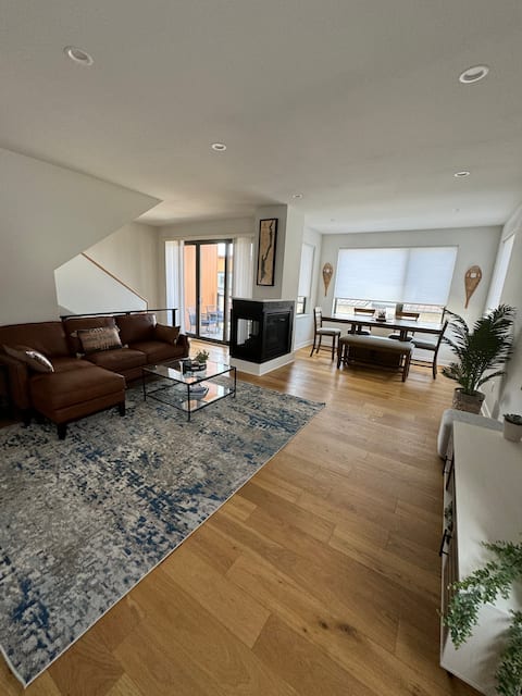 Popular Airbnb listing: Luxury, new townhome - Mountain views! in Lake George
