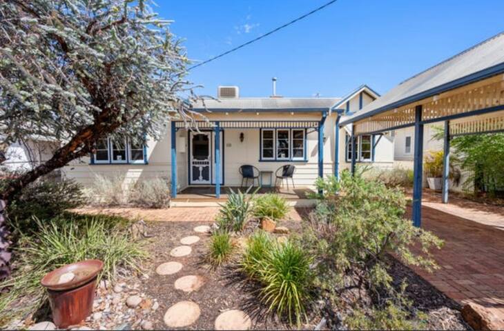 Red Earth Hideaway in Lamington gallery image 2