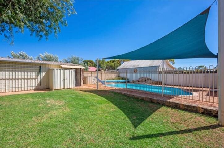 Red Earth Hideaway in Lamington gallery image 3