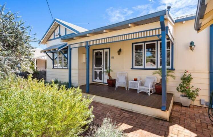 Red Earth Hideaway in Lamington