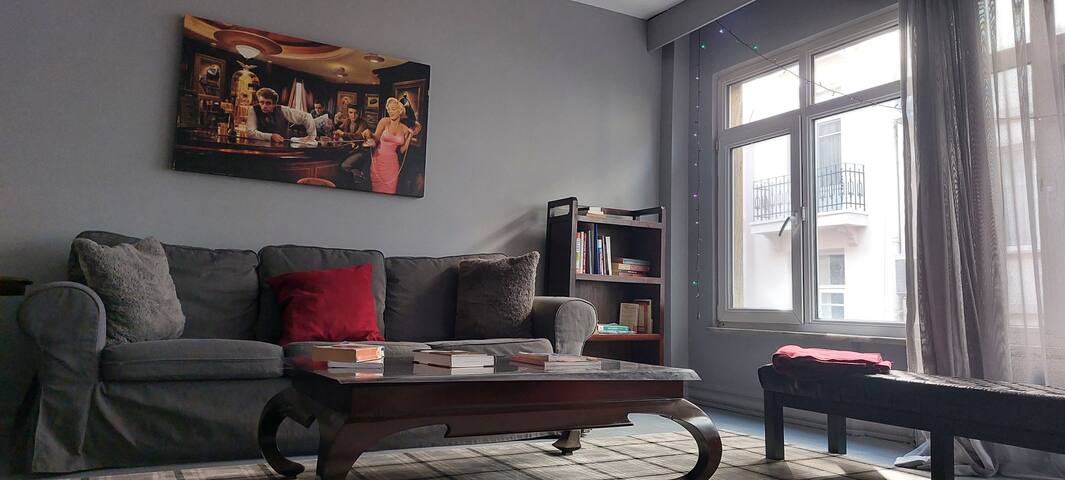 Snug and stylish / monthly rental gallery image 4