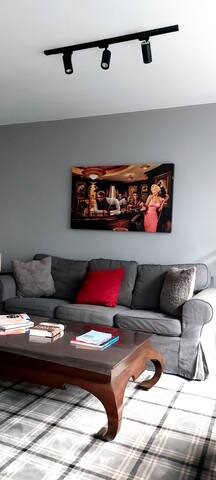 Snug and stylish / monthly rental gallery image 2