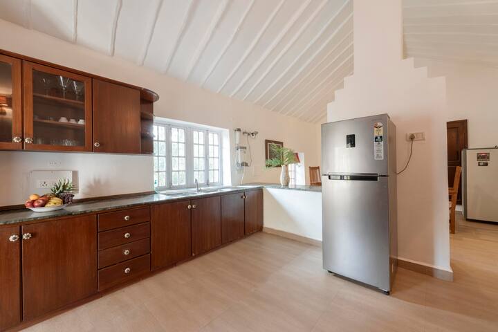 Full kitchen image 1