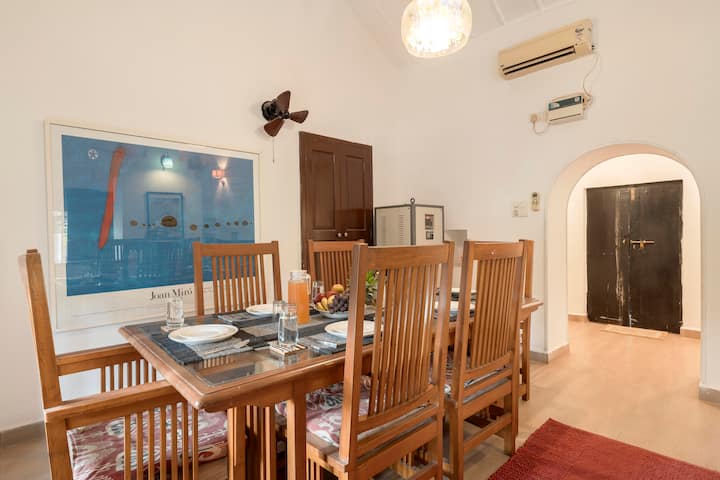 Dining area image 1