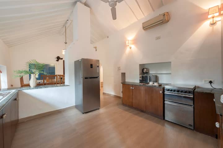Full kitchen image 2