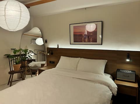 Live like a Local: Cozy home close to key sights.