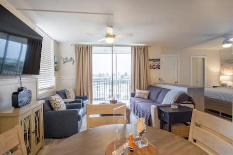 Popular Airbnb listing: Charming studio w/sunset views, beach steps away in Bonita Springs