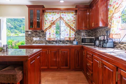 Golden Getaways Villa