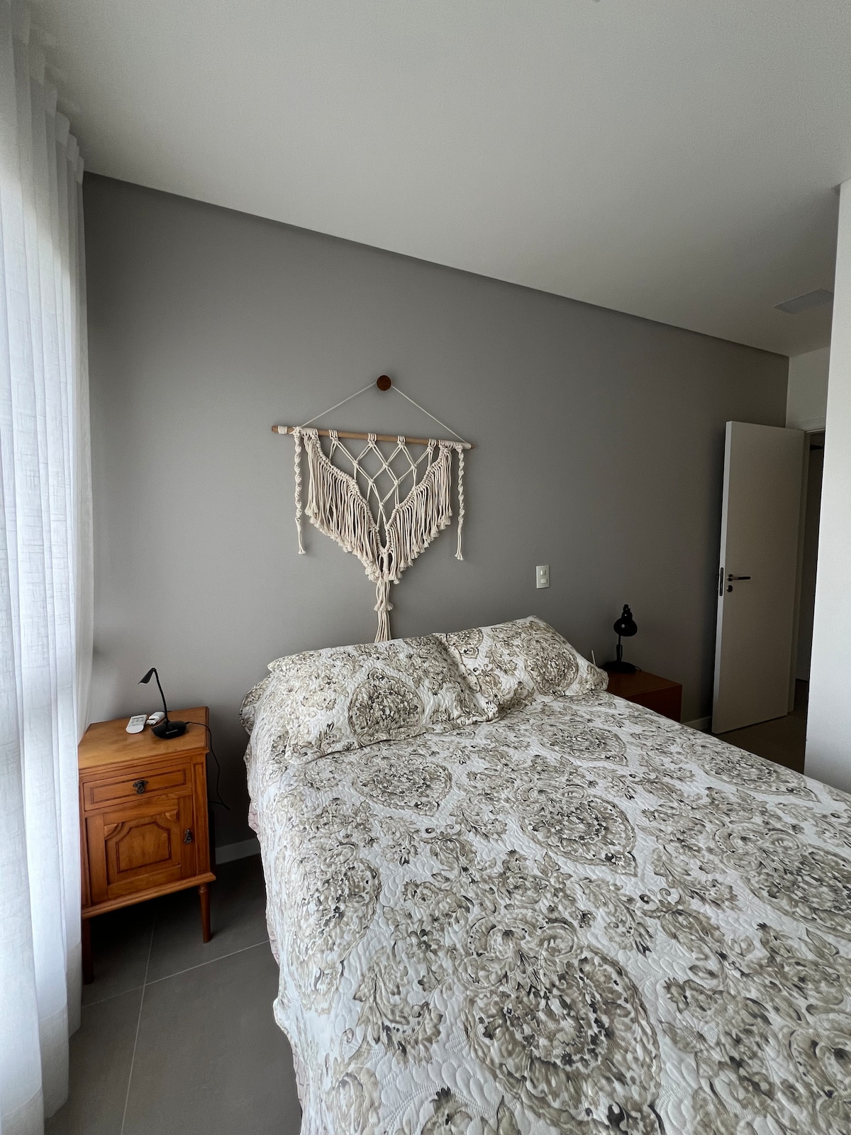 Bed and blankets available. Wardrobe. Hot and cold air conditioning! 