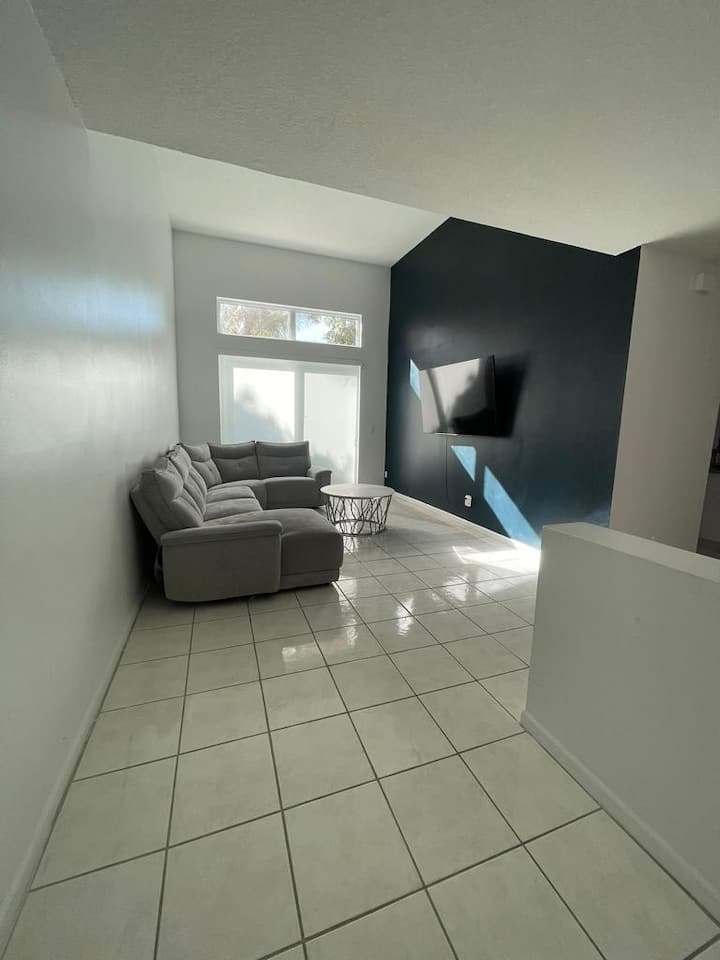 A Family Friendly Home - Pembroke Pines, FL