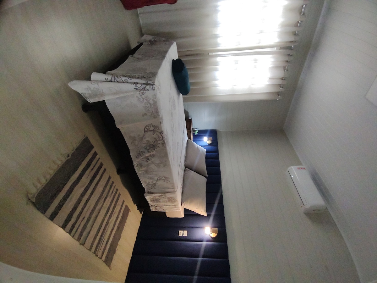 Dhomë gjumi kryesore me ajër të kondicionuar 