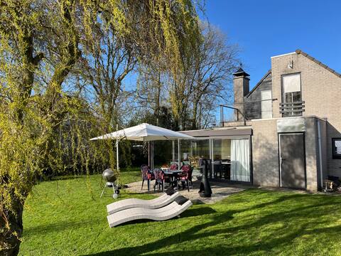 Spacious holiday home 500m from the beach