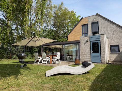 Spacious holiday home 500 m from the beach