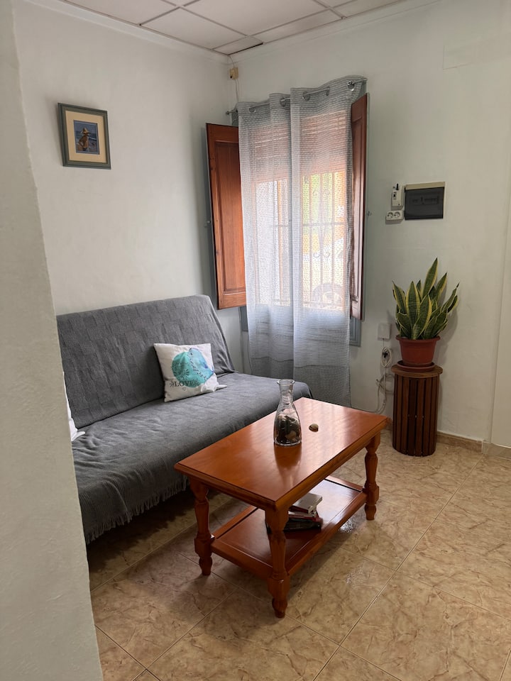 Casita Tradicional Con Un Estilo Antiguo. - Almoradí