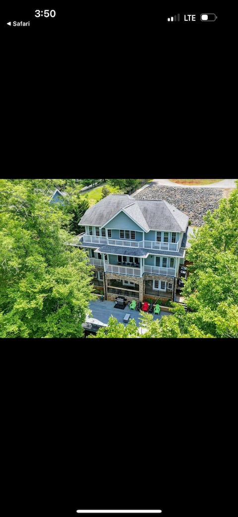 Lakefront, Hot tub Dock, kayaks, fire pit, 12 beds
