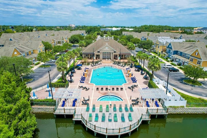 4br Resort Condo | Pool & Lake View | 20 Min To Di - Kissimmee, FL