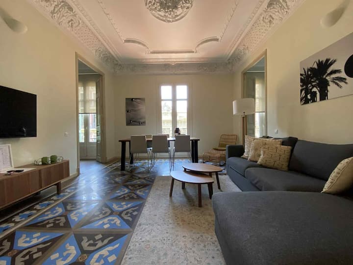 Central Barcelona | 3br | Pool | Balconies - Barcelone