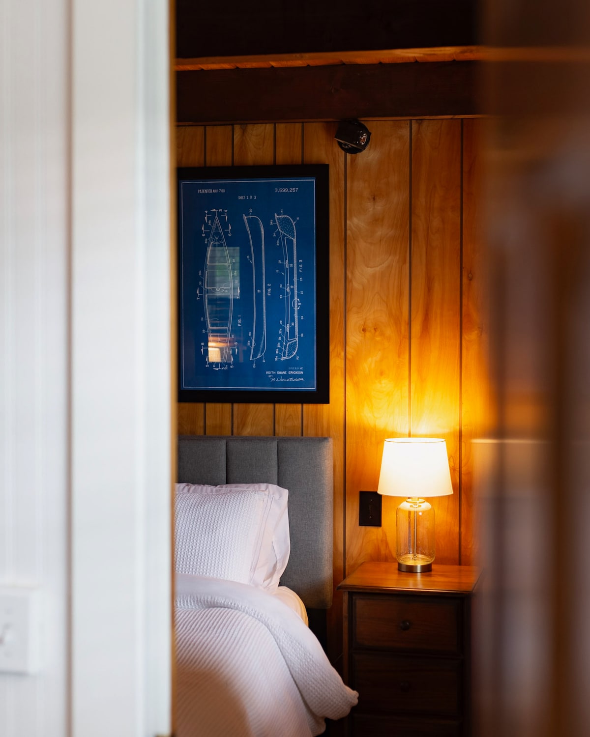 Photo by @dirtandglass and @heypamcakes

This queen bedroom is in the main cabin, on the first floor next to the kitchen and adjoining the full bathroom. 