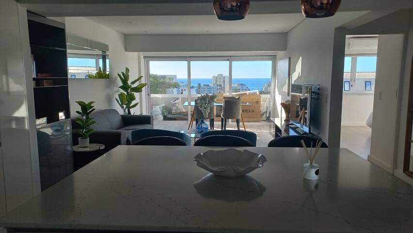 Classy Sea Point Apartment gallery image 2
