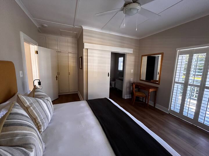 ห้องนอน 2 พร้อมเตียงคิงไซส์