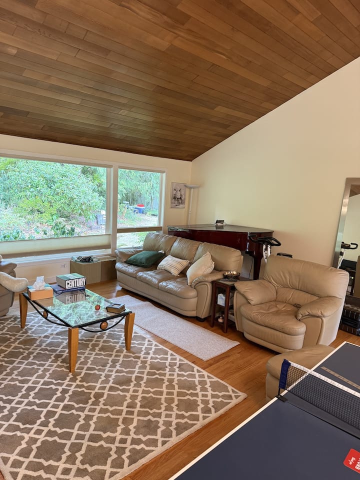 Mid-century Home Central Bellevue Golf Course View - ベルビュー, WA