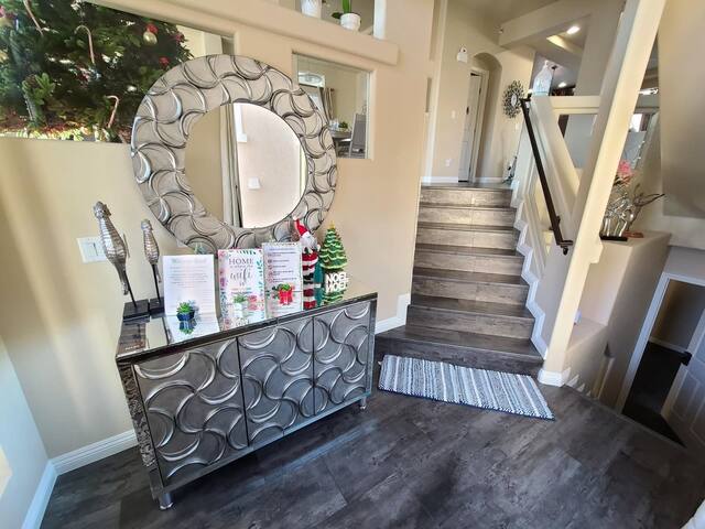 #01C Tri Level 6BD House Close Strip Free Tesla Ch gallery image 2