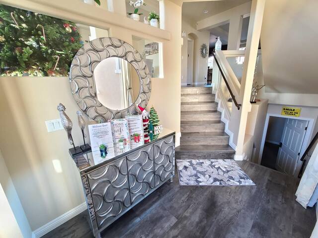 #01C Tri Level 6BD House Close Strip Free Tesla Ch gallery image 3