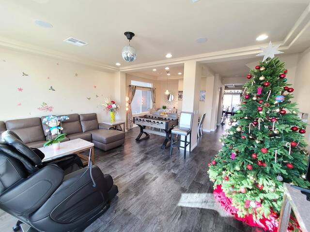 #01C Tri Level 6BD House Close Strip Free Tesla Ch gallery image 5