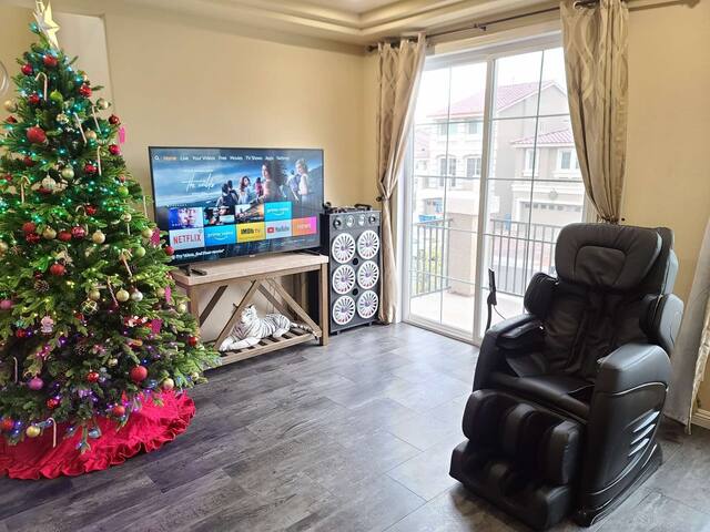 #01C Tri Level 6BD House Close Strip Free Tesla Ch gallery image 4