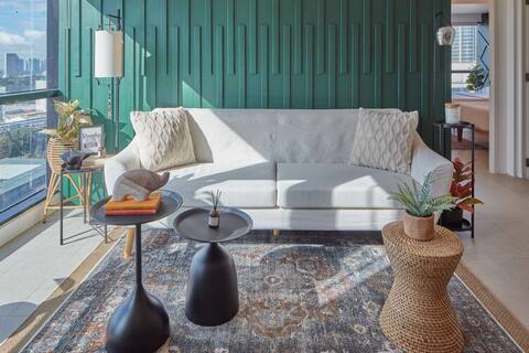 Cozy 2BR Forest Green Oasis